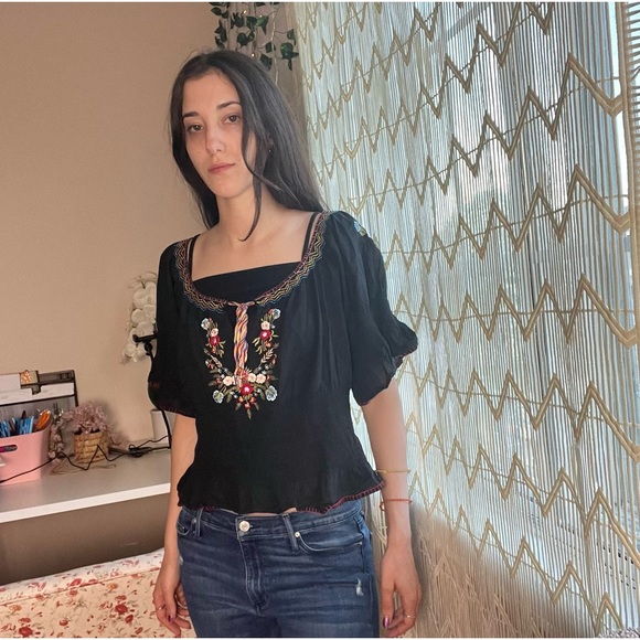 Bella Swan Betsey Johnson Black Embroidered Blouse - Picture 2 of 4